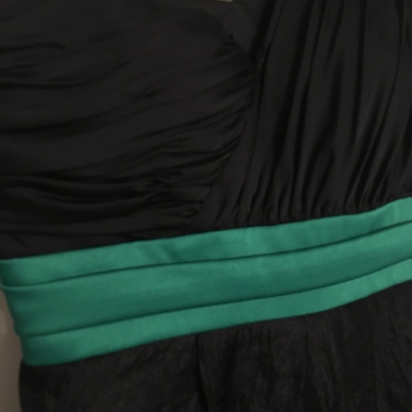 MAX & CLEO Black and Green One Shoulder Dress 4 - Picture 4 of 5